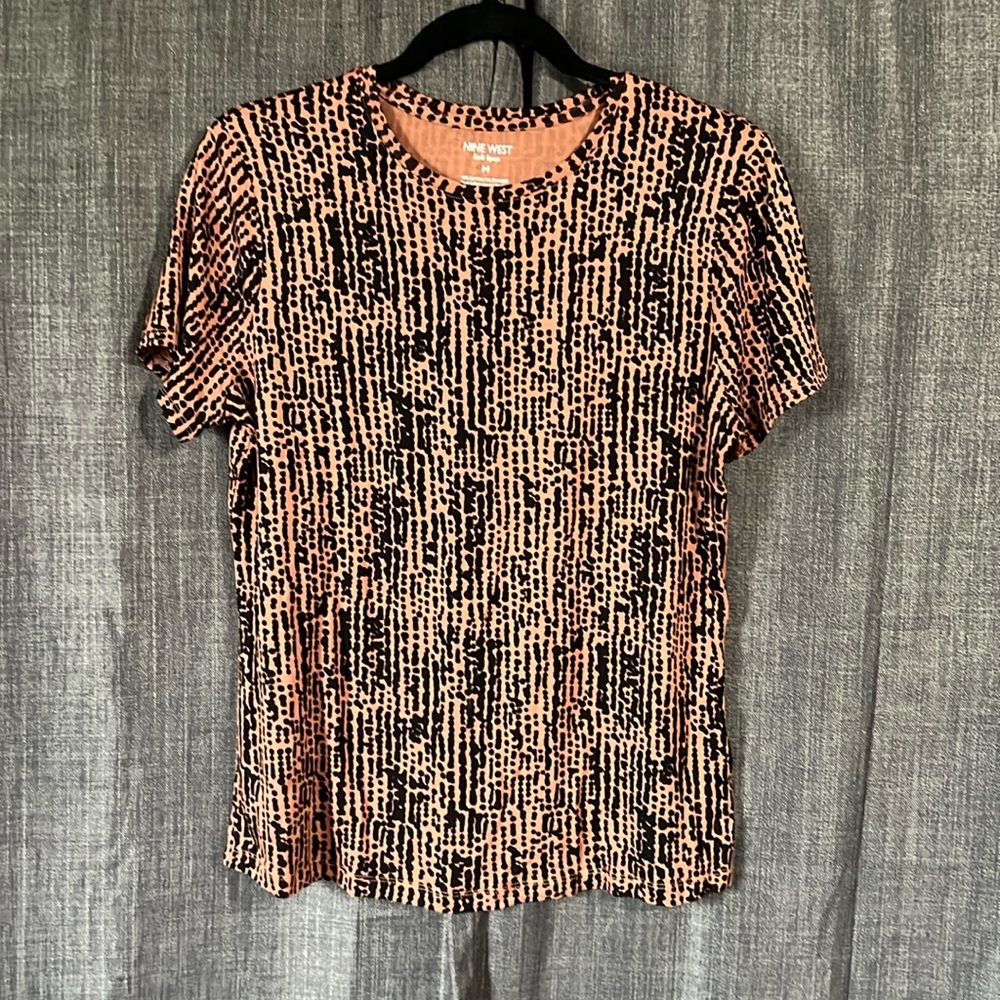 Nine West soft spun orange and black short sleeve spotted tshirt size medium